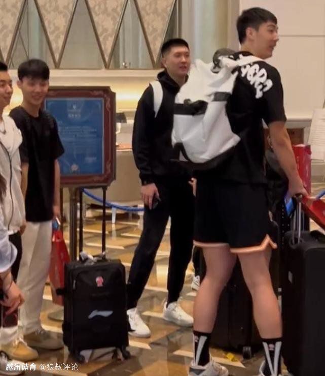 钟汉良在拍摄一场飞车落入水中的戏份时，被倒吊了一个多小时，头部充血青筋暴起，仍在不停地与摄影师讨论角度问题，希望呈现给观众最好的画面体验；在决战的戏份里，吴镇宇有被人捶打头部的戏份，为了达到最好的拍摄效果，他坚持让对手戏演员抓着自己的头发使劲撞击地面，并在拍摄中不断鼓励让对方放宽心，真的打自己；张兆辉在枪战的戏份中，被崩碎的玻璃击中了脸部，他只是在简单处理之后继续拍摄